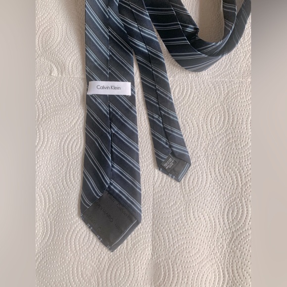 Calvin Klein Silk Necktie - Picture 2 of 4
